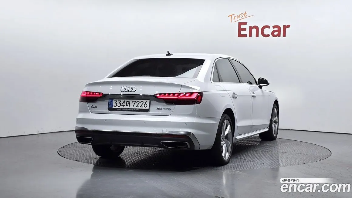Audi A4 — фото 10