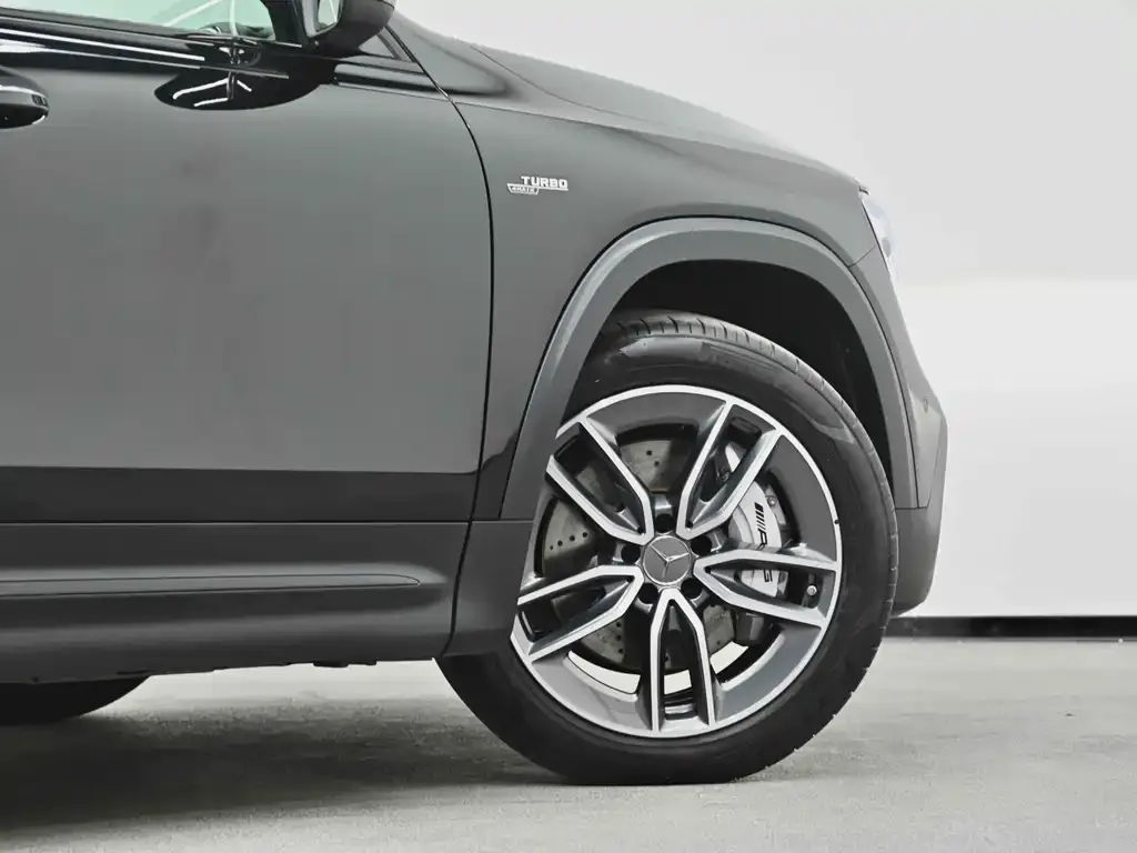 Mercedes-Benz GLB AMG — фото 2