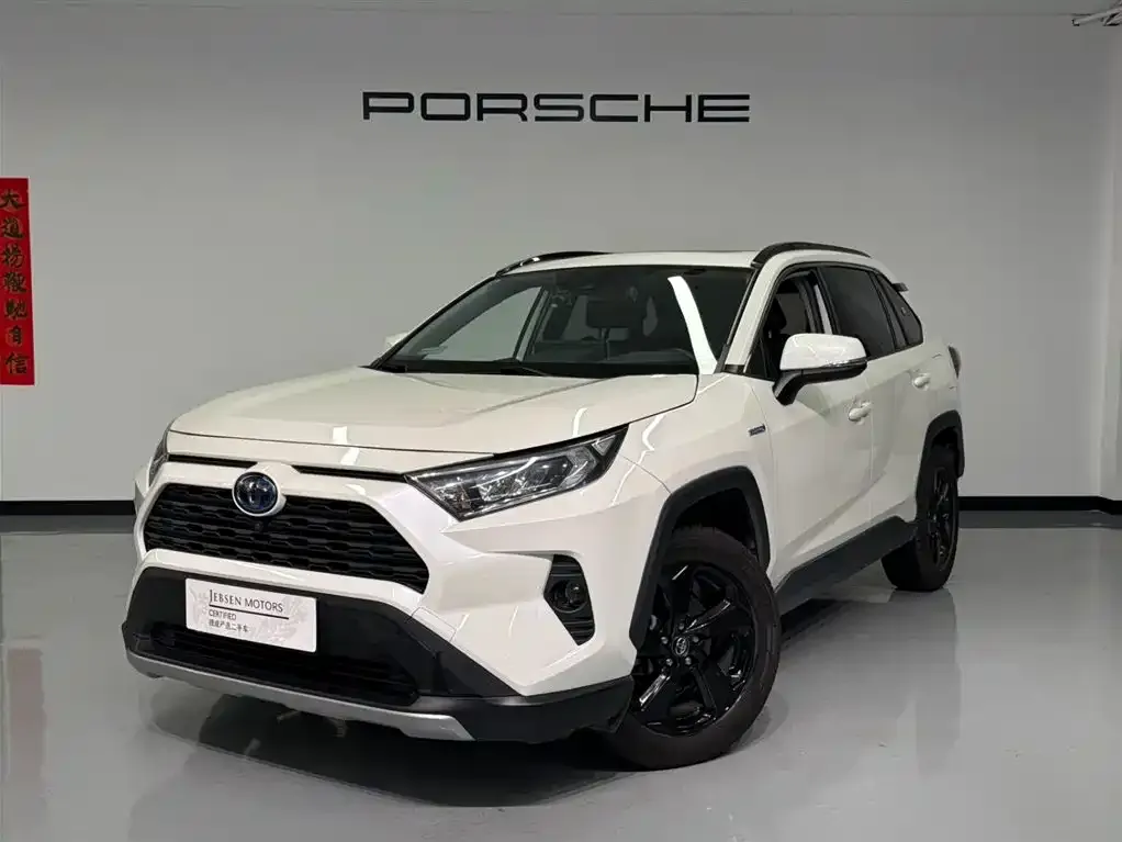 Toyota RAV4 — фото 1