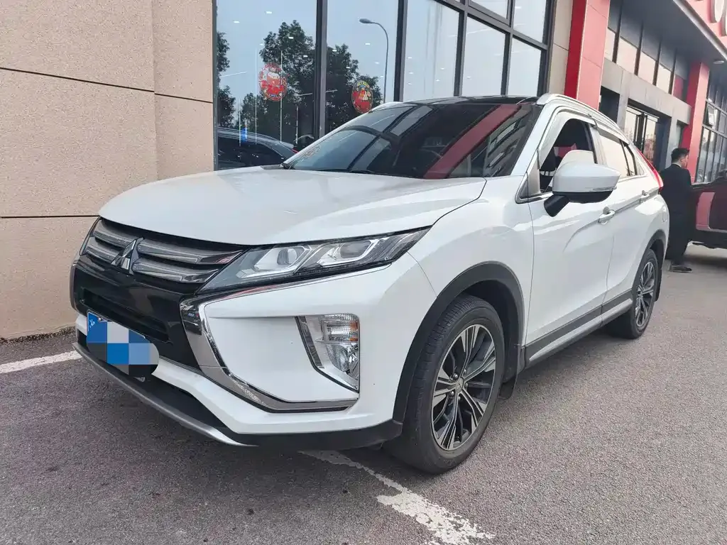 Mitsubishi Eclipse Cross — фото 1