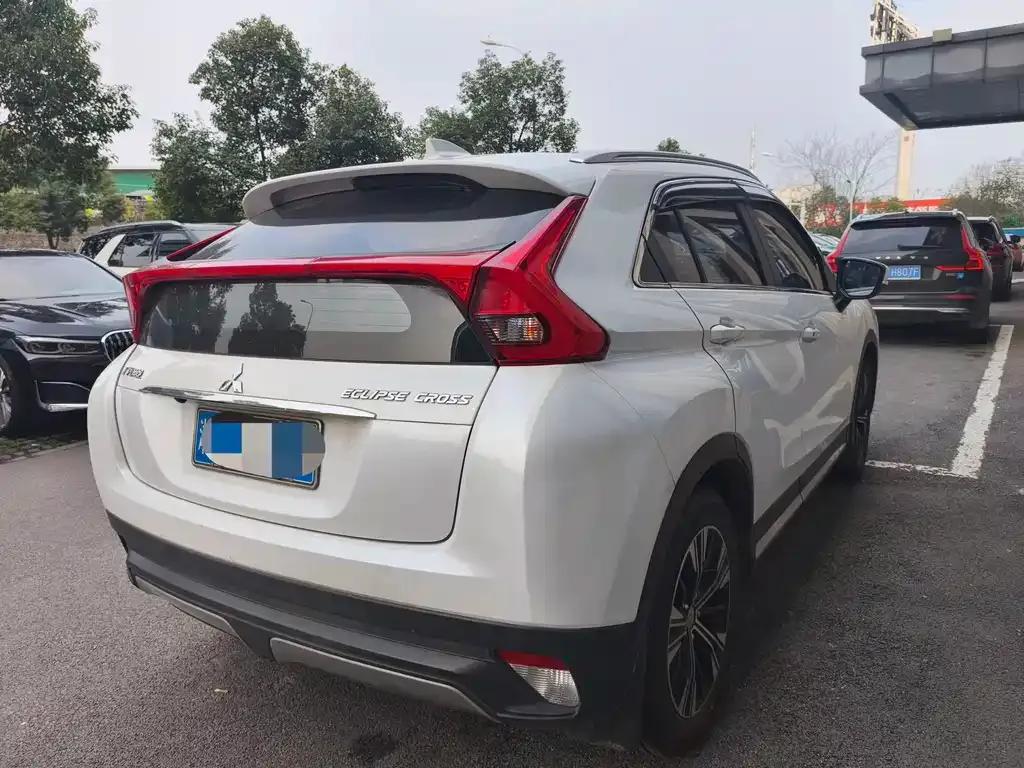 Mitsubishi Eclipse Cross — фото 7