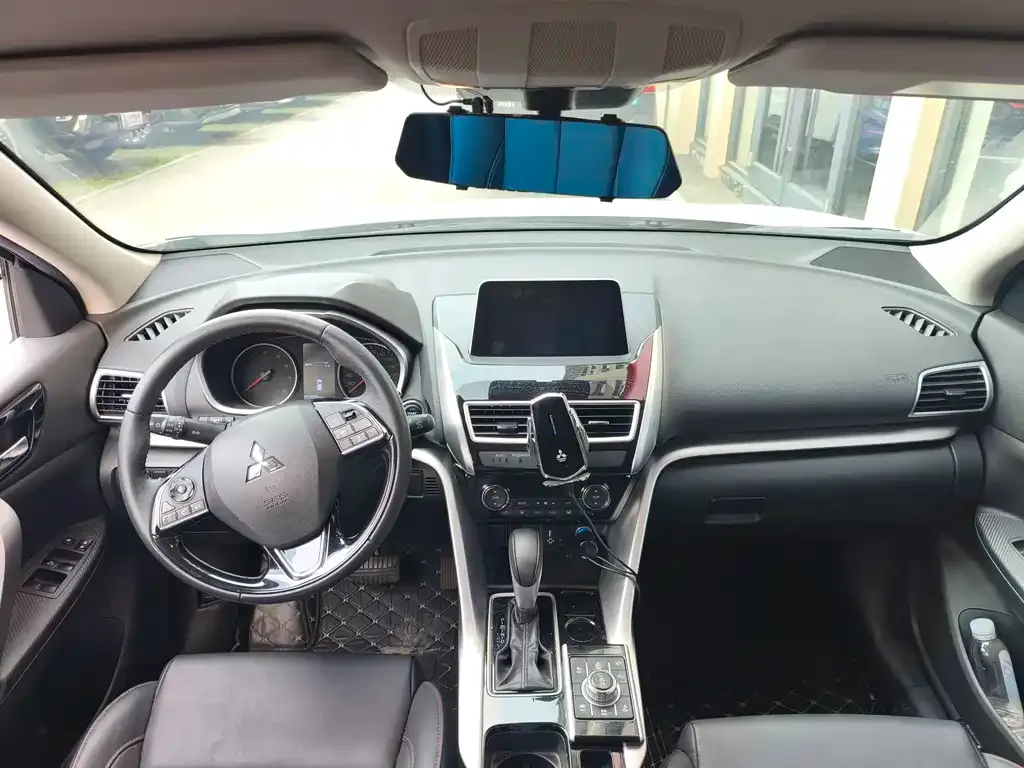 Mitsubishi Eclipse Cross — фото 2