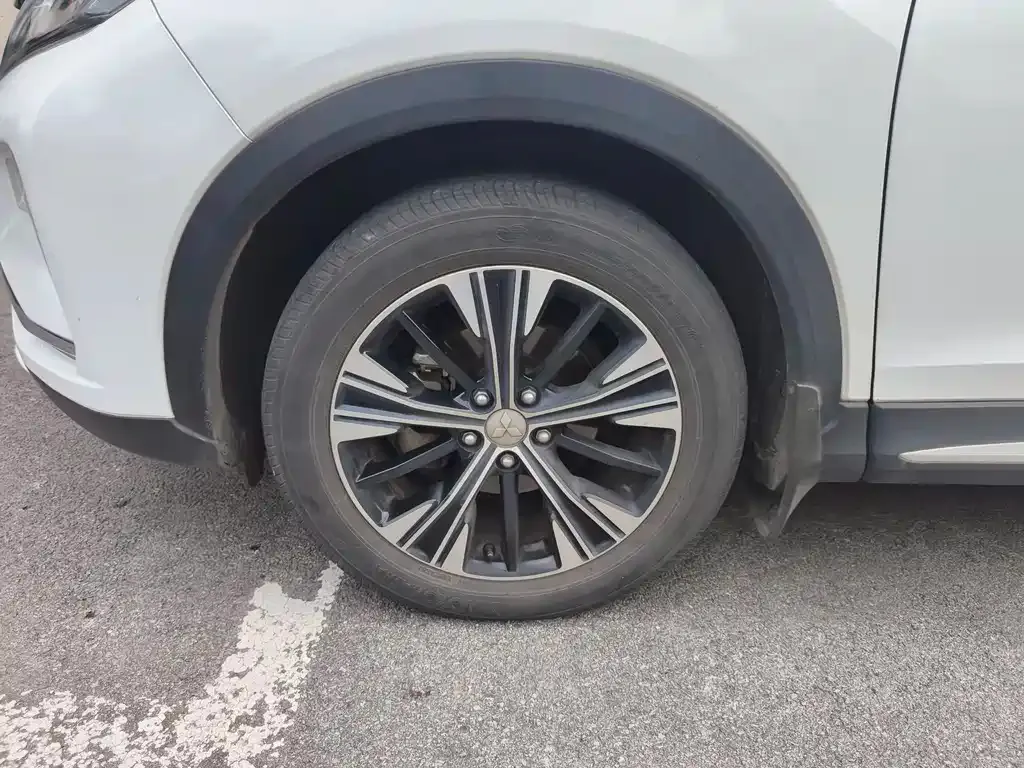 Mitsubishi Eclipse Cross — фото 8
