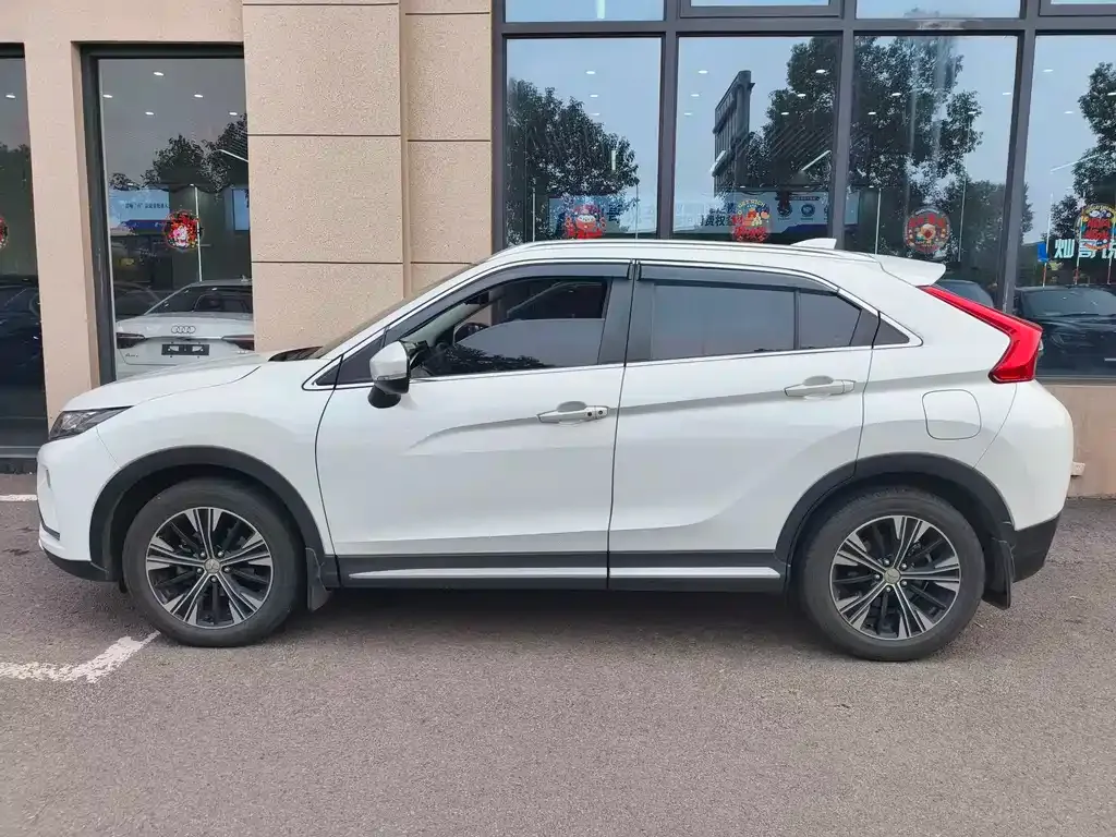 Mitsubishi Eclipse Cross — фото 9