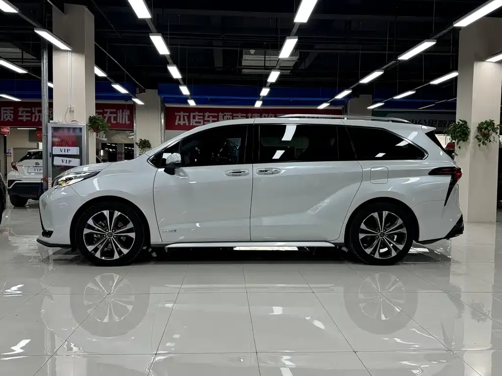 Toyota Granvia — фото 10