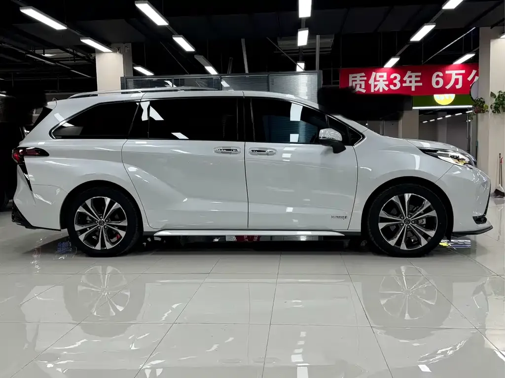 Toyota Granvia — фото 6