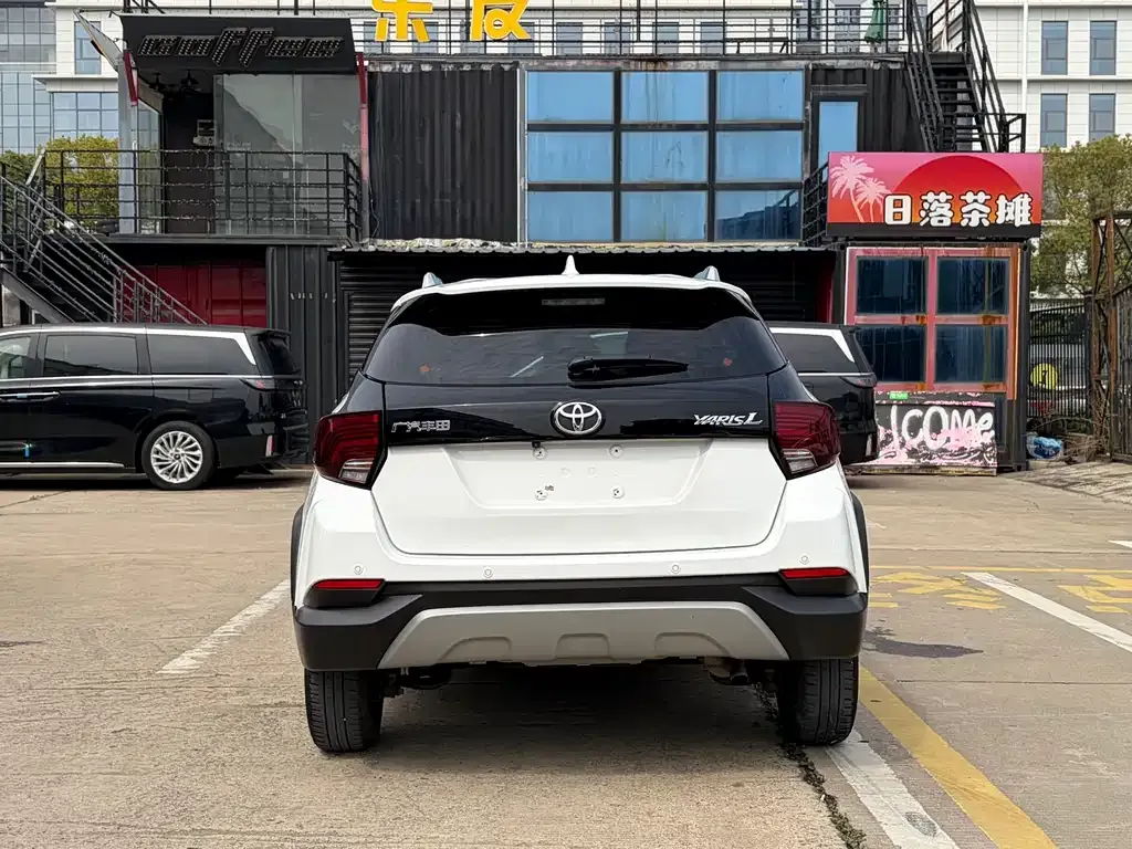 Toyota Yaris L — фото 4