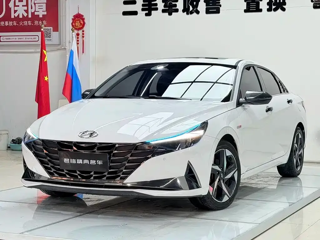 Hyundai Elantra — фото 1