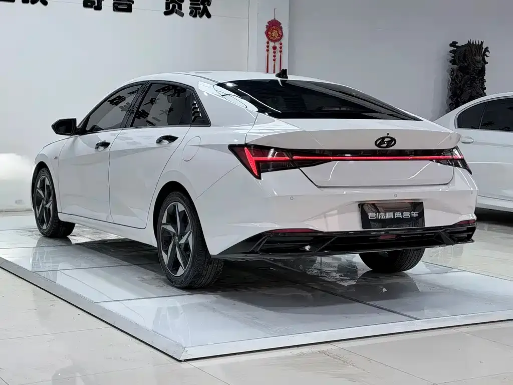 Hyundai Elantra — фото 5
