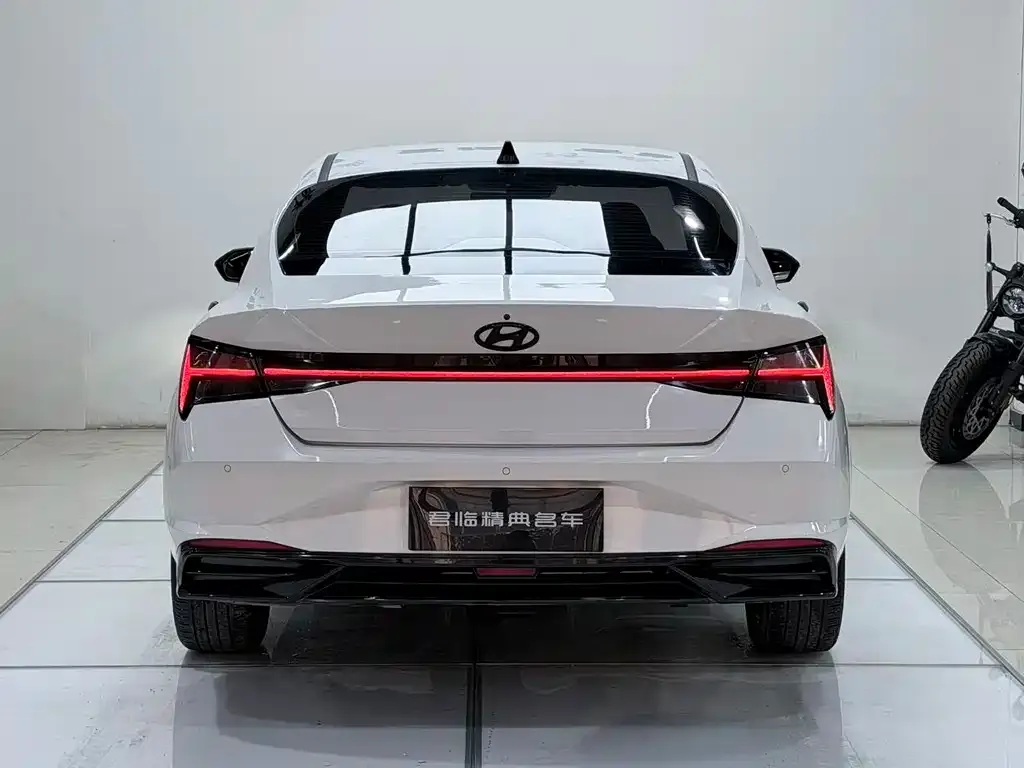 Hyundai Elantra — фото 2