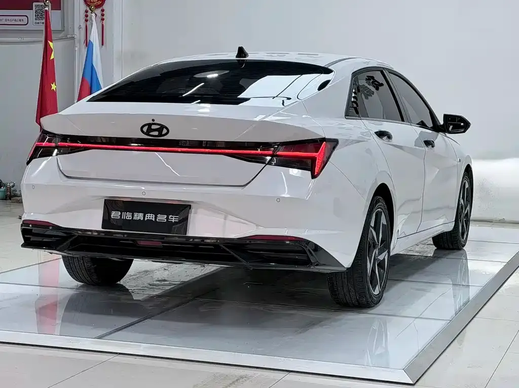 Hyundai Elantra — фото 7