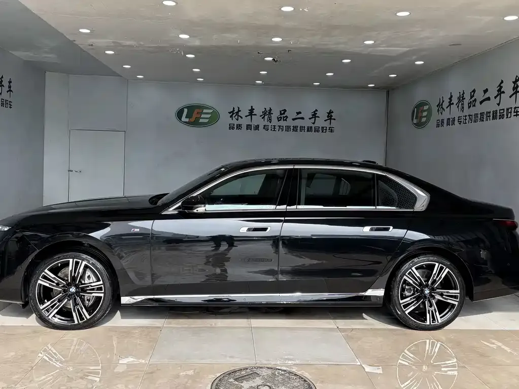 BMW 7 Series — фото 2