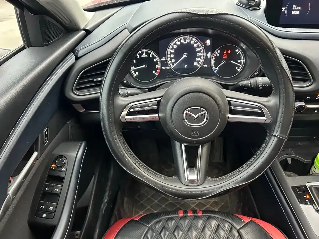 Mazda CX-30 — фото 10