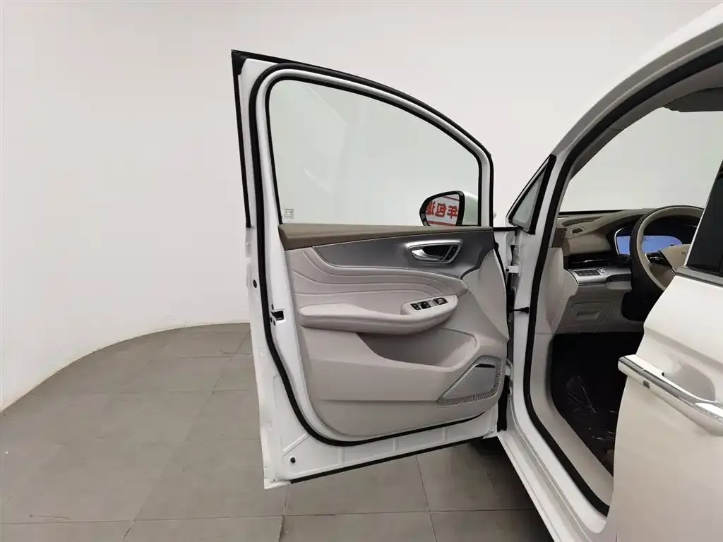 Roewe iMAX8 New Energy — фото 3