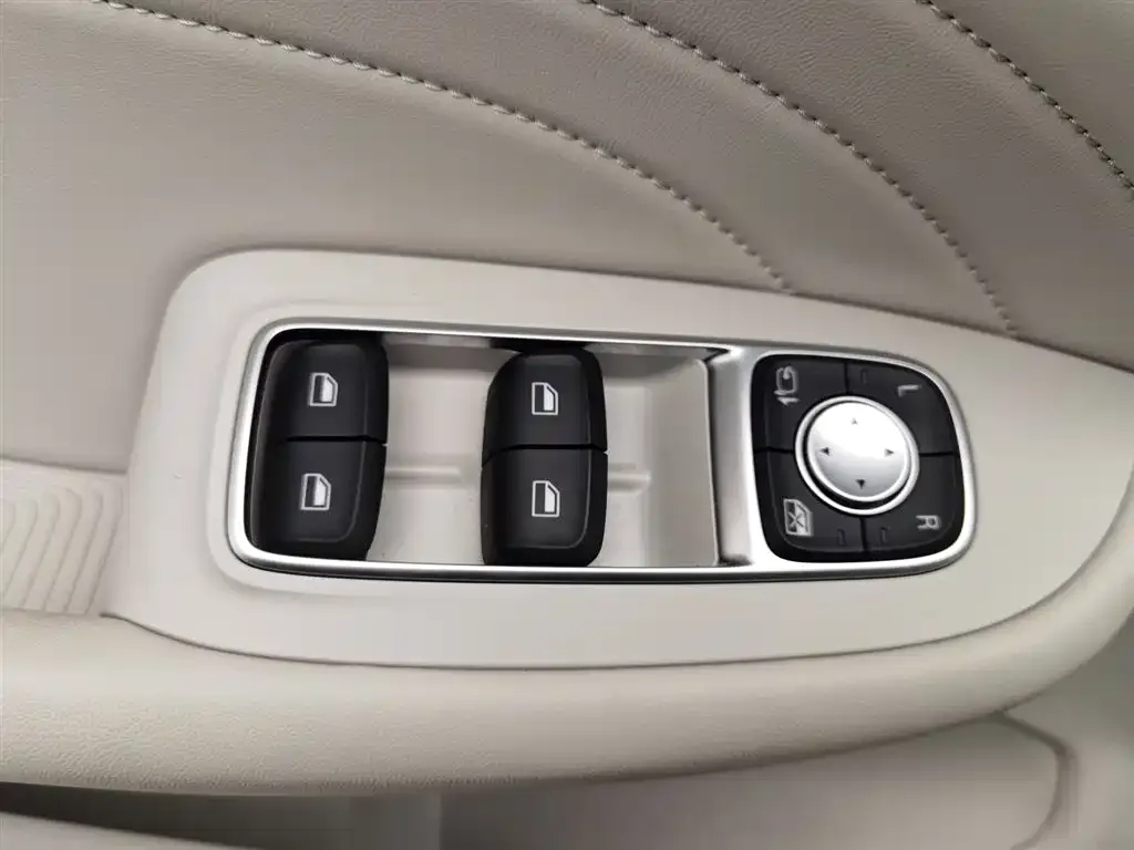 Roewe iMAX8 New Energy — фото 9