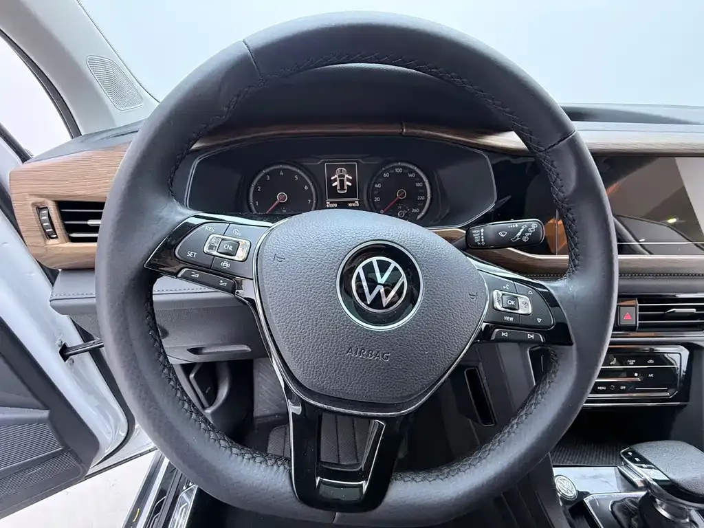 Volkswagen Tharu — фото 9
