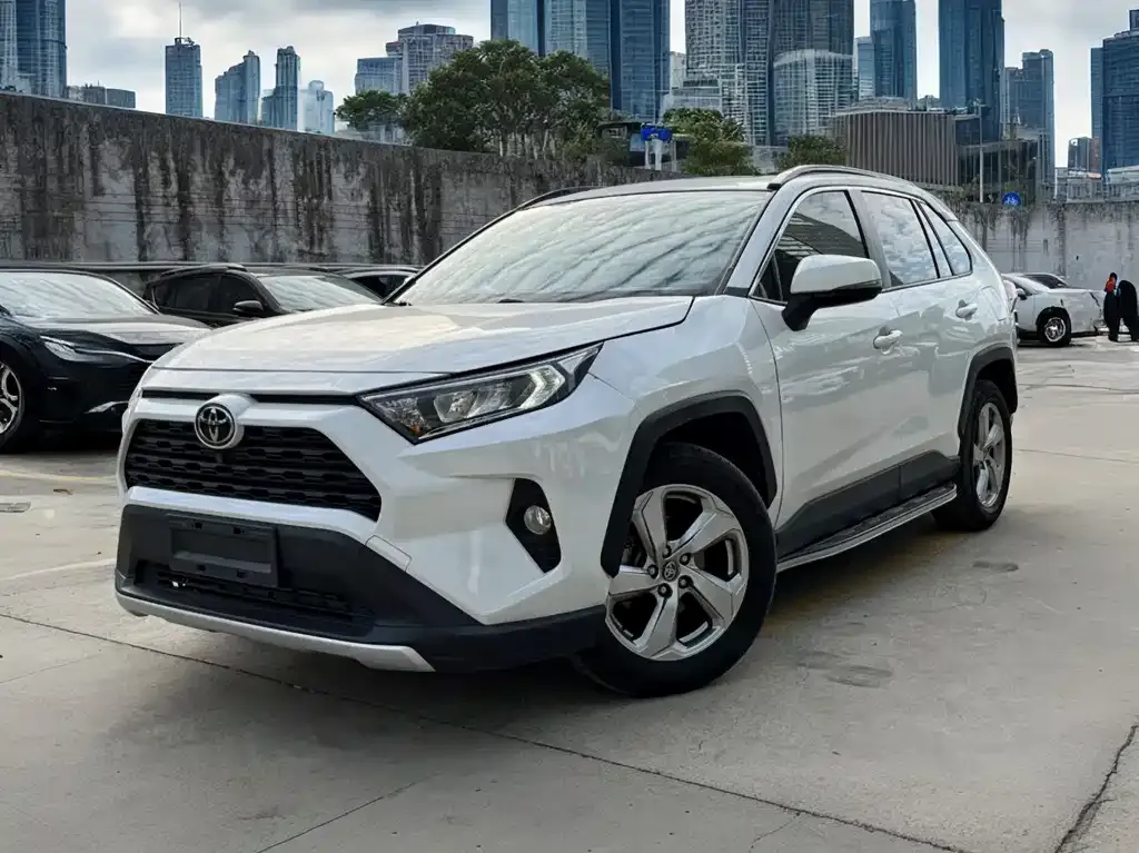 Toyota RAV4 — фото 1