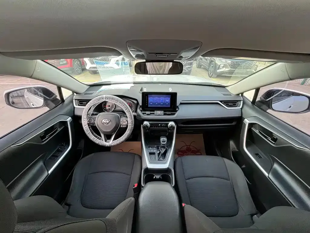 Toyota RAV4 — фото 6