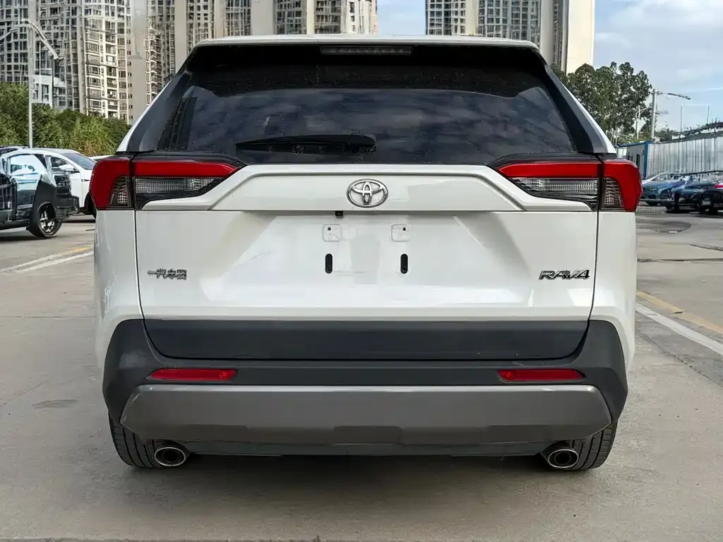Toyota RAV4 — фото 3