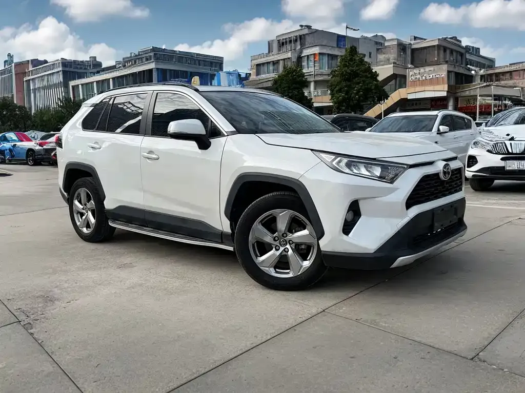 Toyota RAV4 — фото 8
