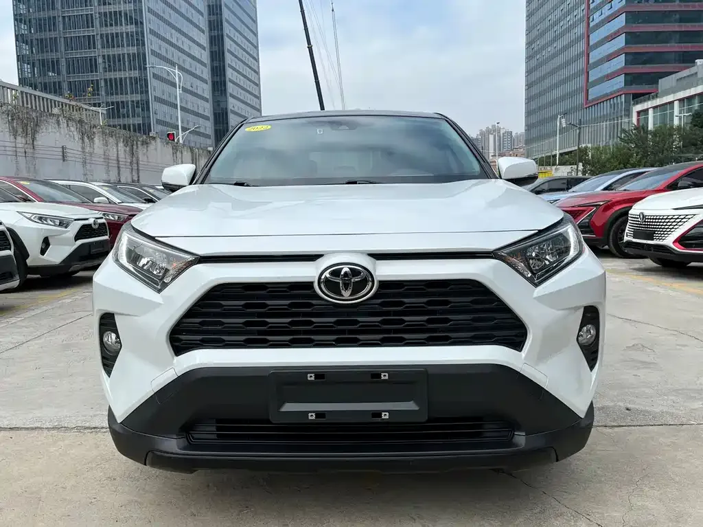 Toyota RAV4 — фото 7