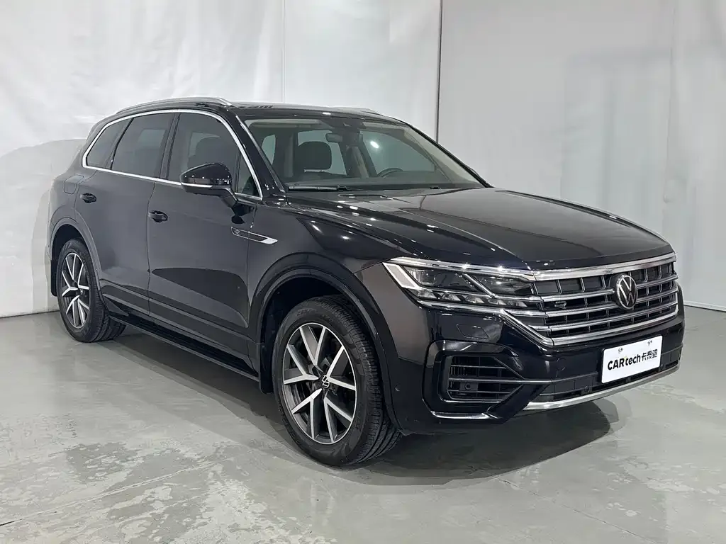 Volkswagen Touareg — фото 8