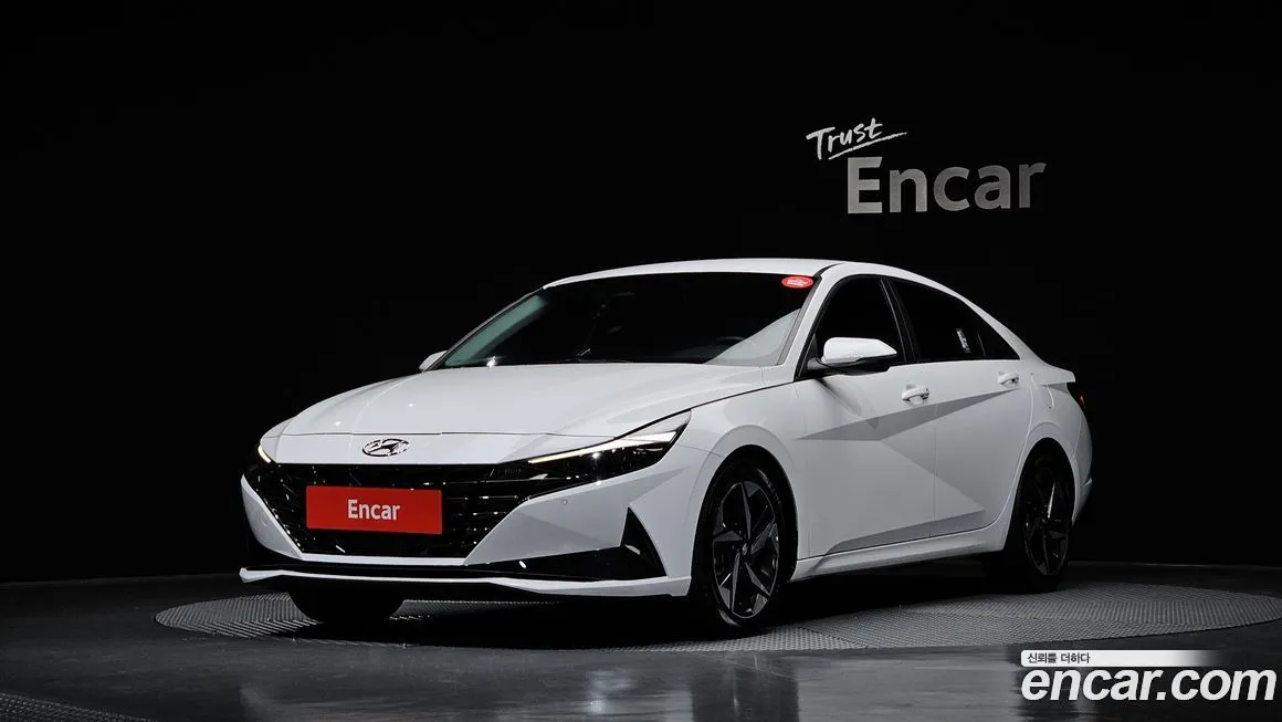 Hyundai AVANTE — фото 1