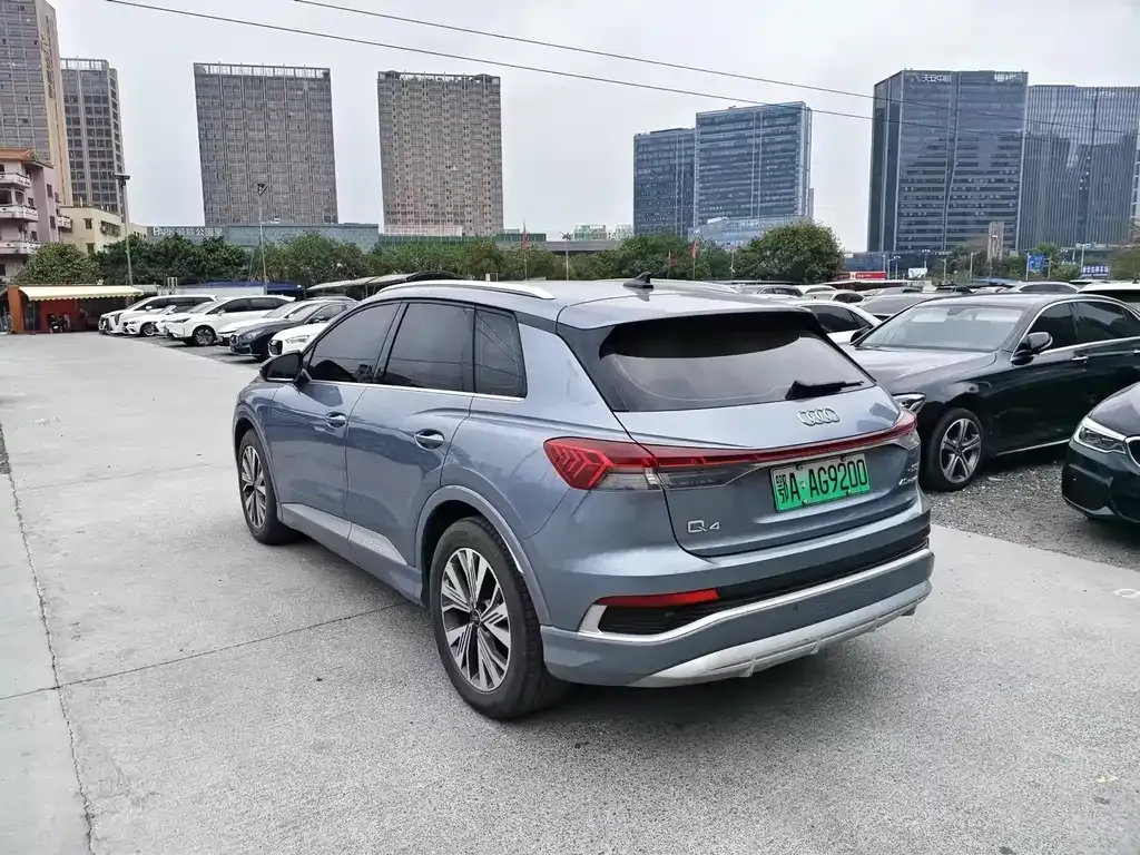 Audi Q4 e-tron — фото 8