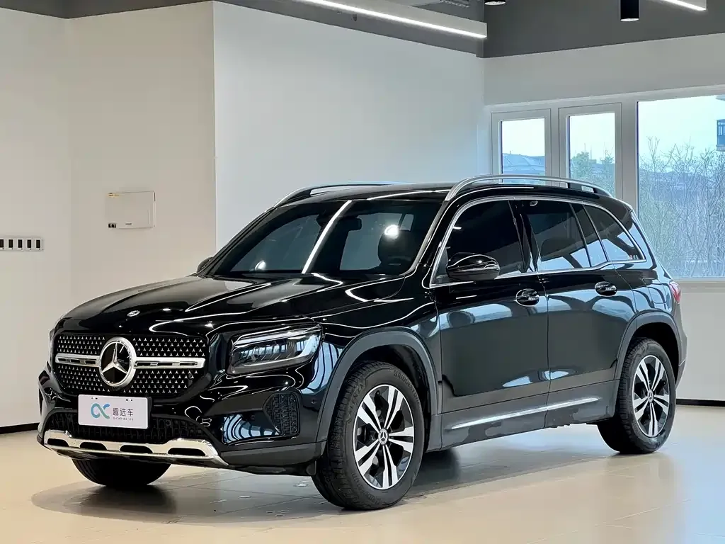 Mercedes-Benz GLB — фото 1