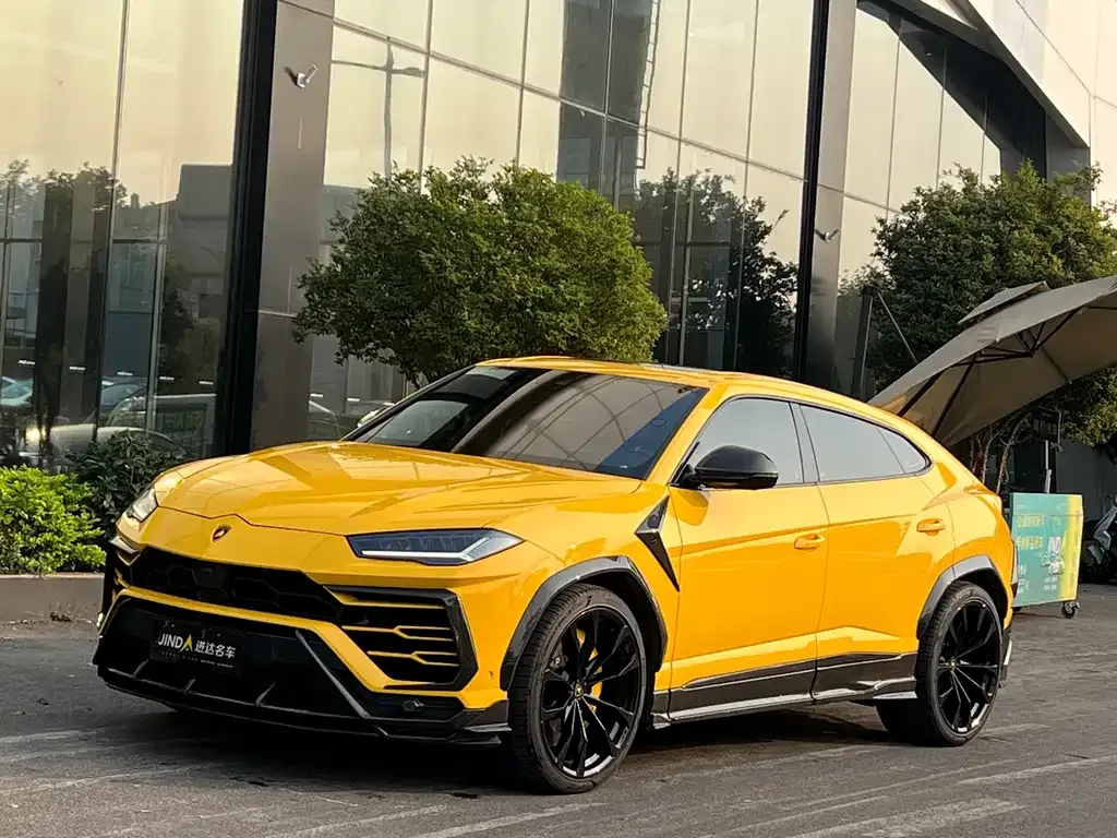 Lamborghini Urus — фото 1
