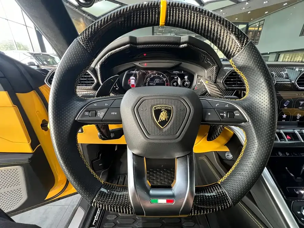 Lamborghini Urus — фото 10