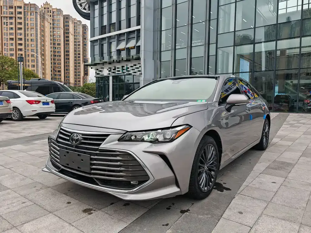 Toyota Avalon — фото 1