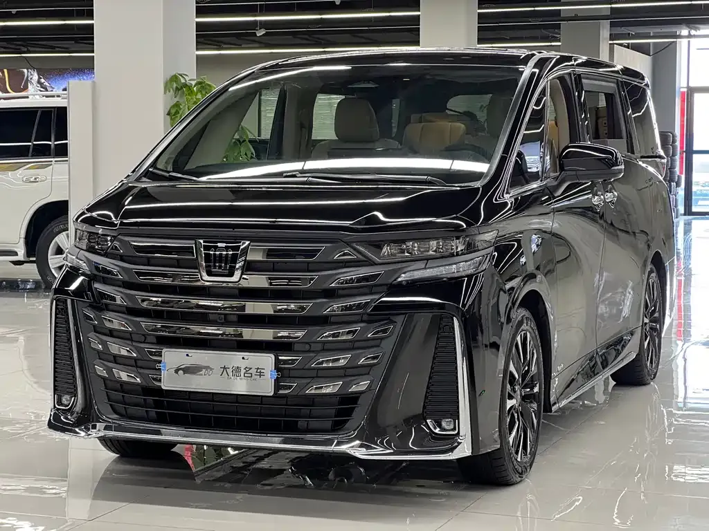 Toyota Vellfire — фото 1