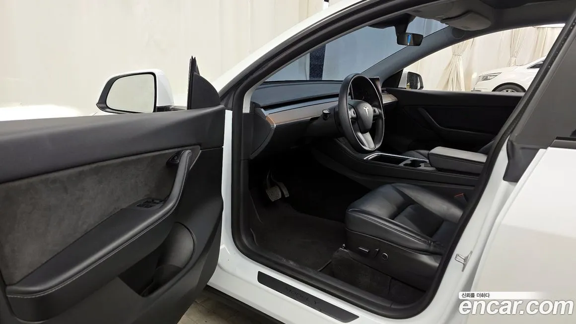 Tesla Model Y — фото 8