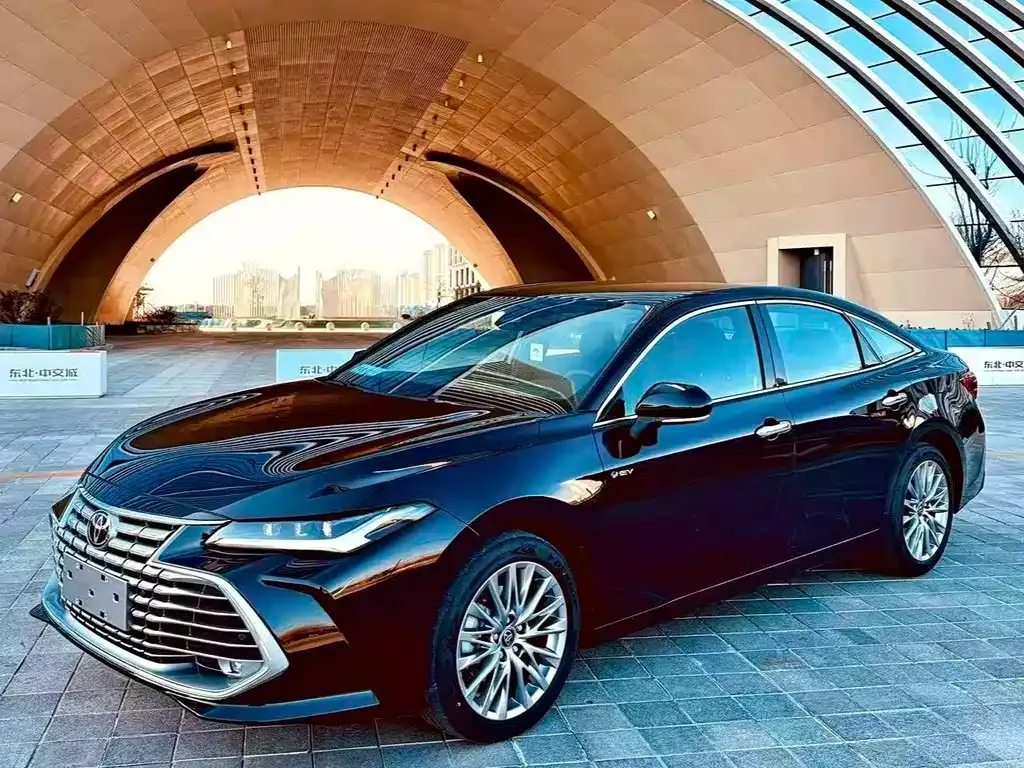Toyota Avalon — фото 1