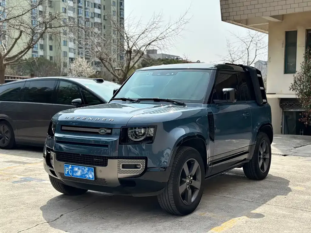 Land Rover Defender — фото 1