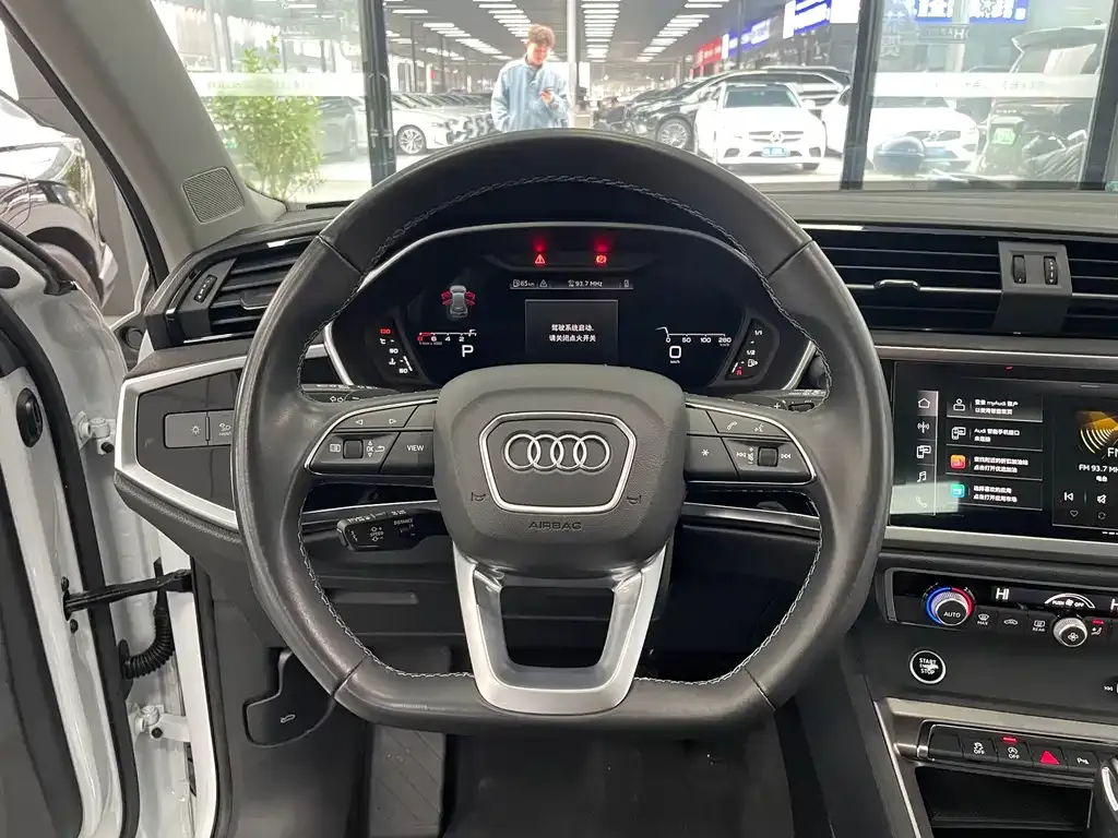 Audi Q3 — фото 2
