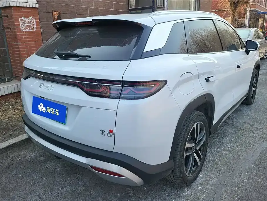 BYD L DM-i — фото 9