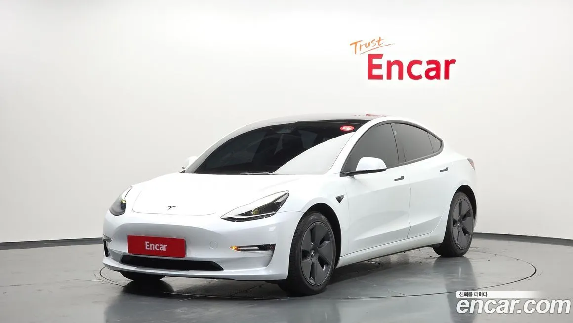 Tesla Model 3 — фото 1