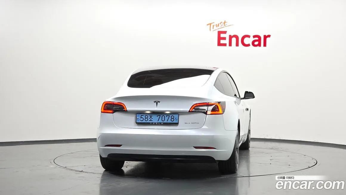 Tesla Model 3 — фото 3