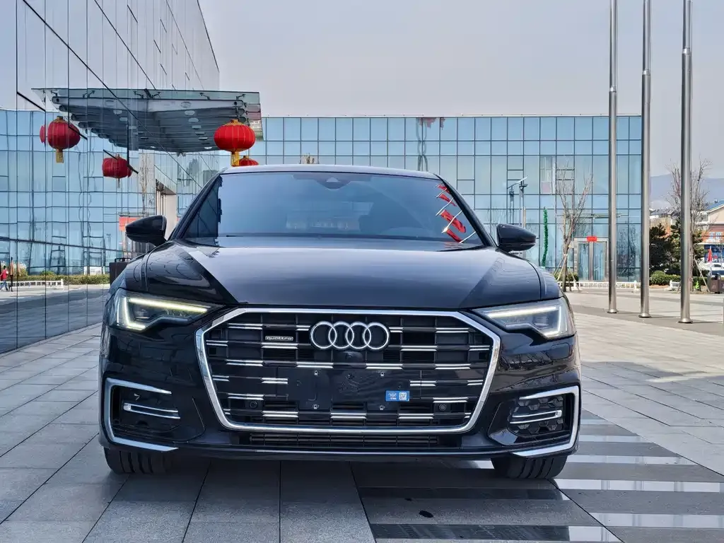 Audi A6L — фото 1