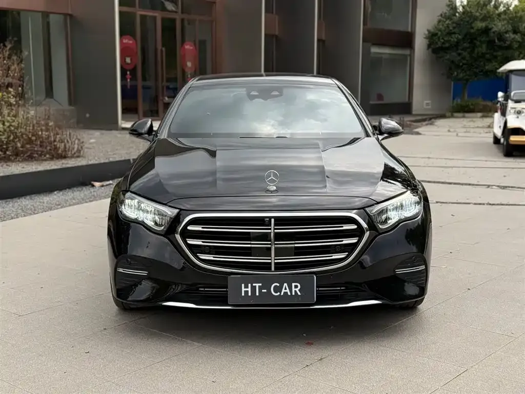 Mercedes-Benz E-Class — фото 1