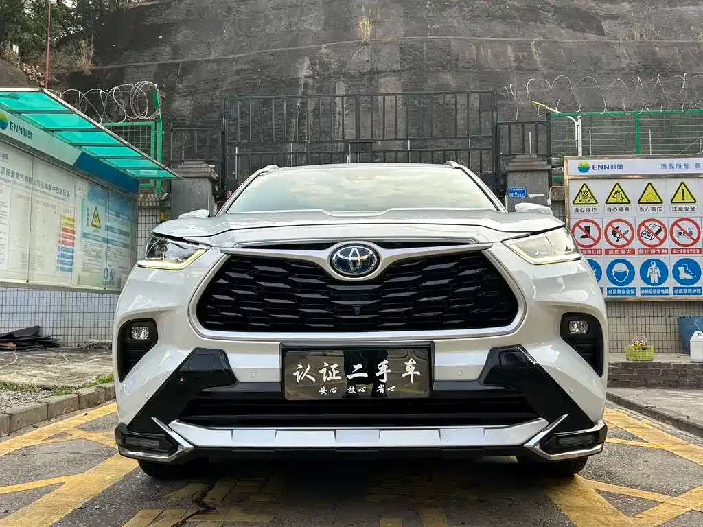 Toyota Highlander — фото 10