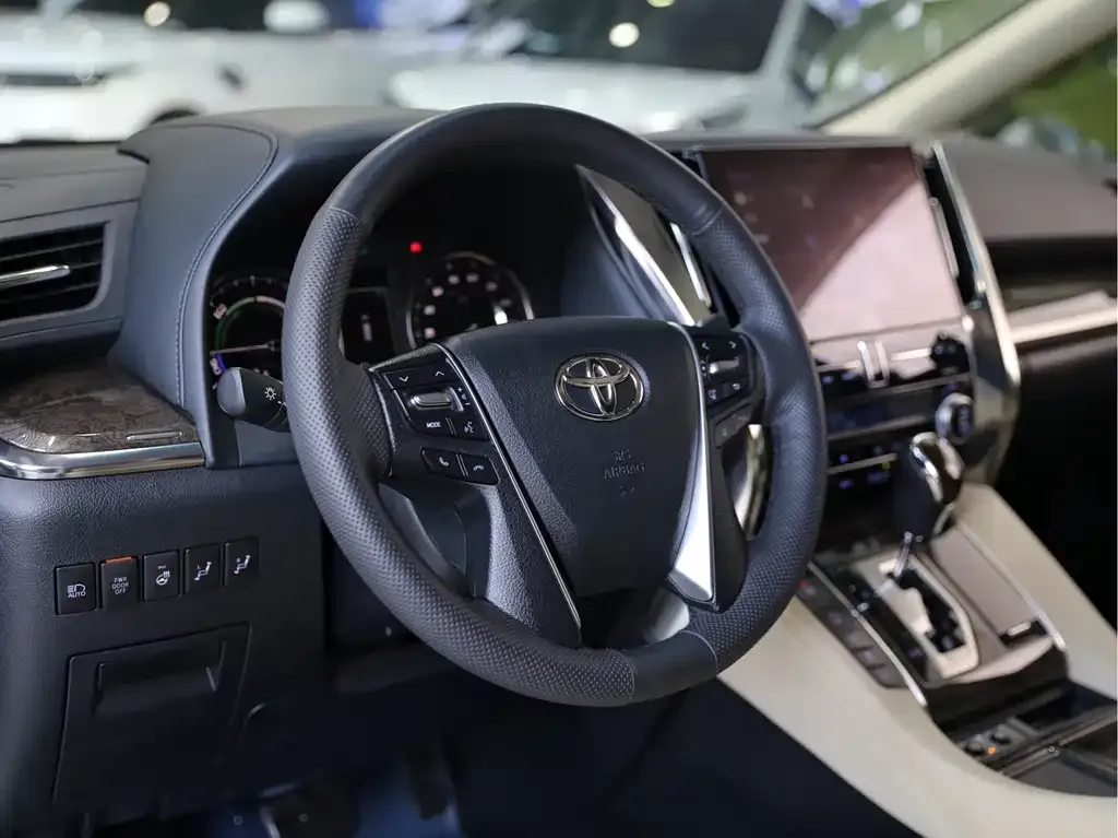 Toyota Vellfire — фото 8