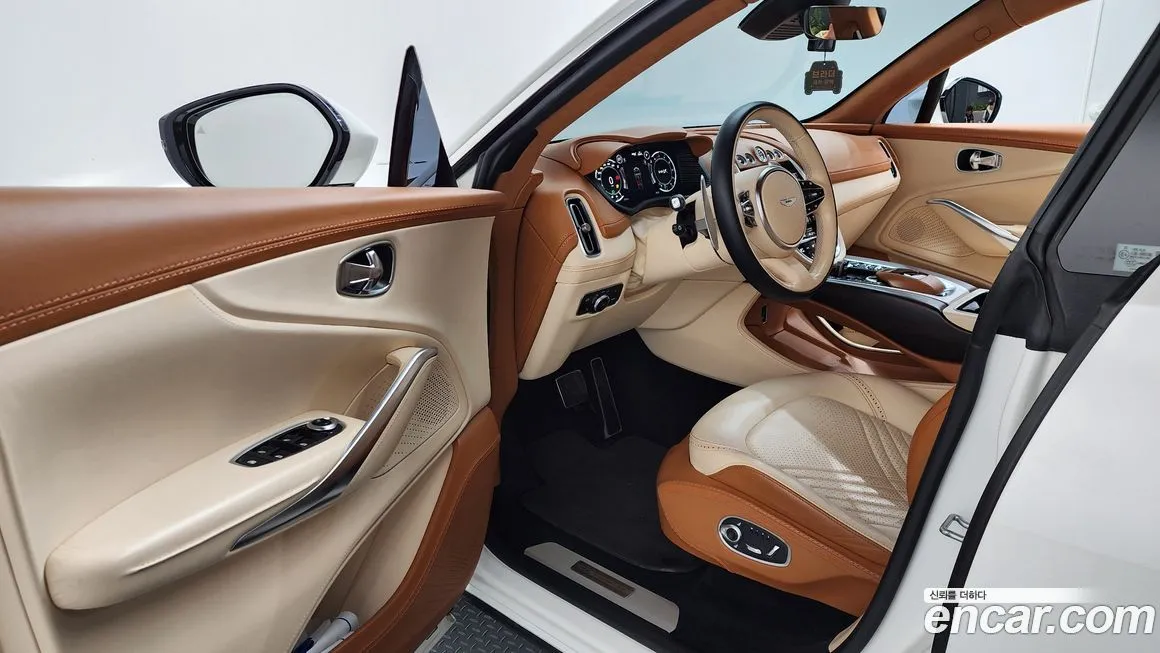 Aston Martin DBX — фото 3