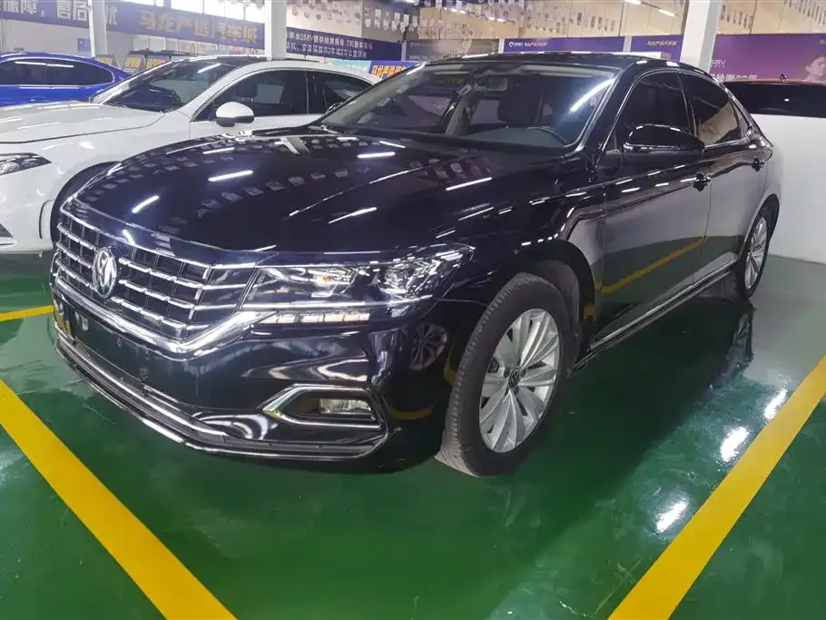 Volkswagen Passat — фото 1