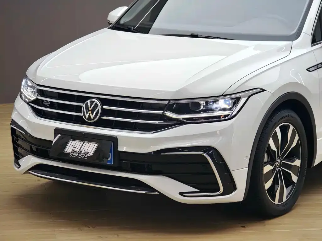 Volkswagen Tiguan L — фото 3