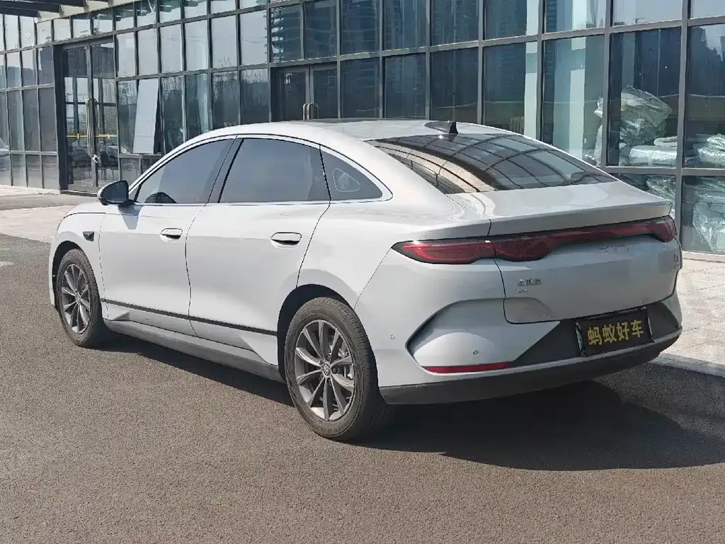 BYD Qin L — фото 10