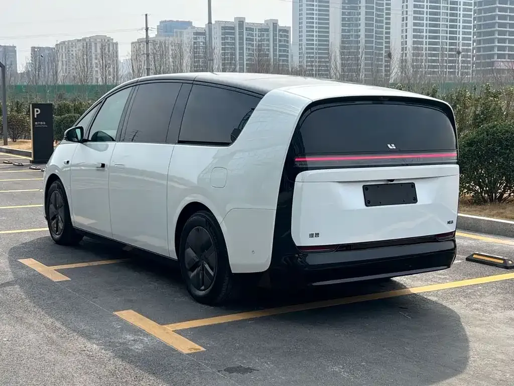 Li Auto MEGA — фото 7
