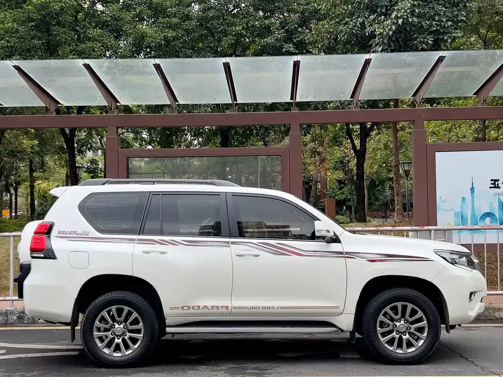 Toyota Prado — фото 4